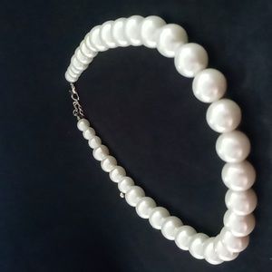 Nicely weighted string of faux pearls 16+2 in. Long EUC